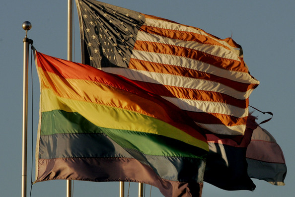 Una Propuesta Define a las Parejas Homosexuales Como Familia inmediata Para Fines de Inmigración